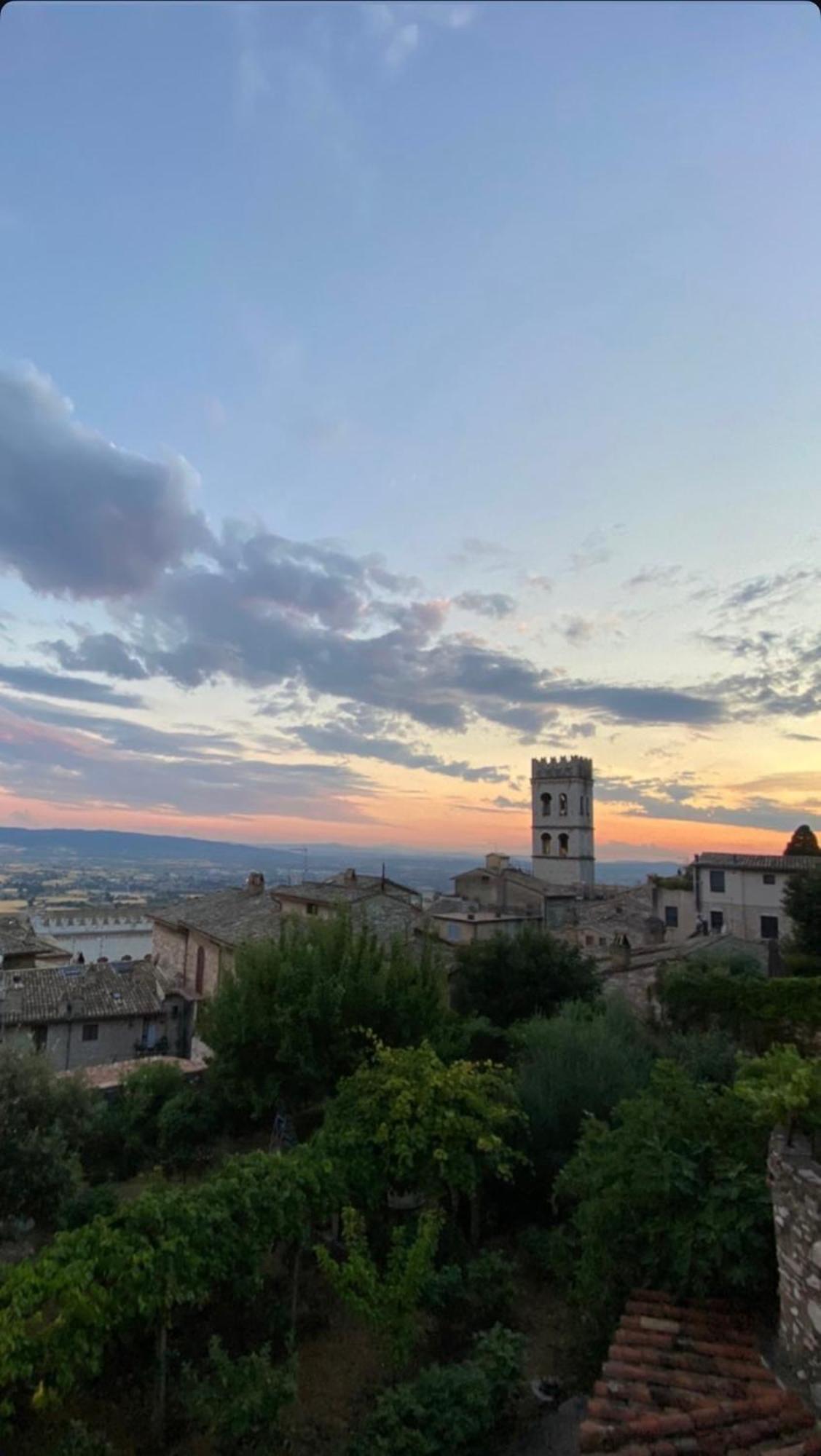 Monolocale L'Anfiteatro Romano Assisi Exterior photo