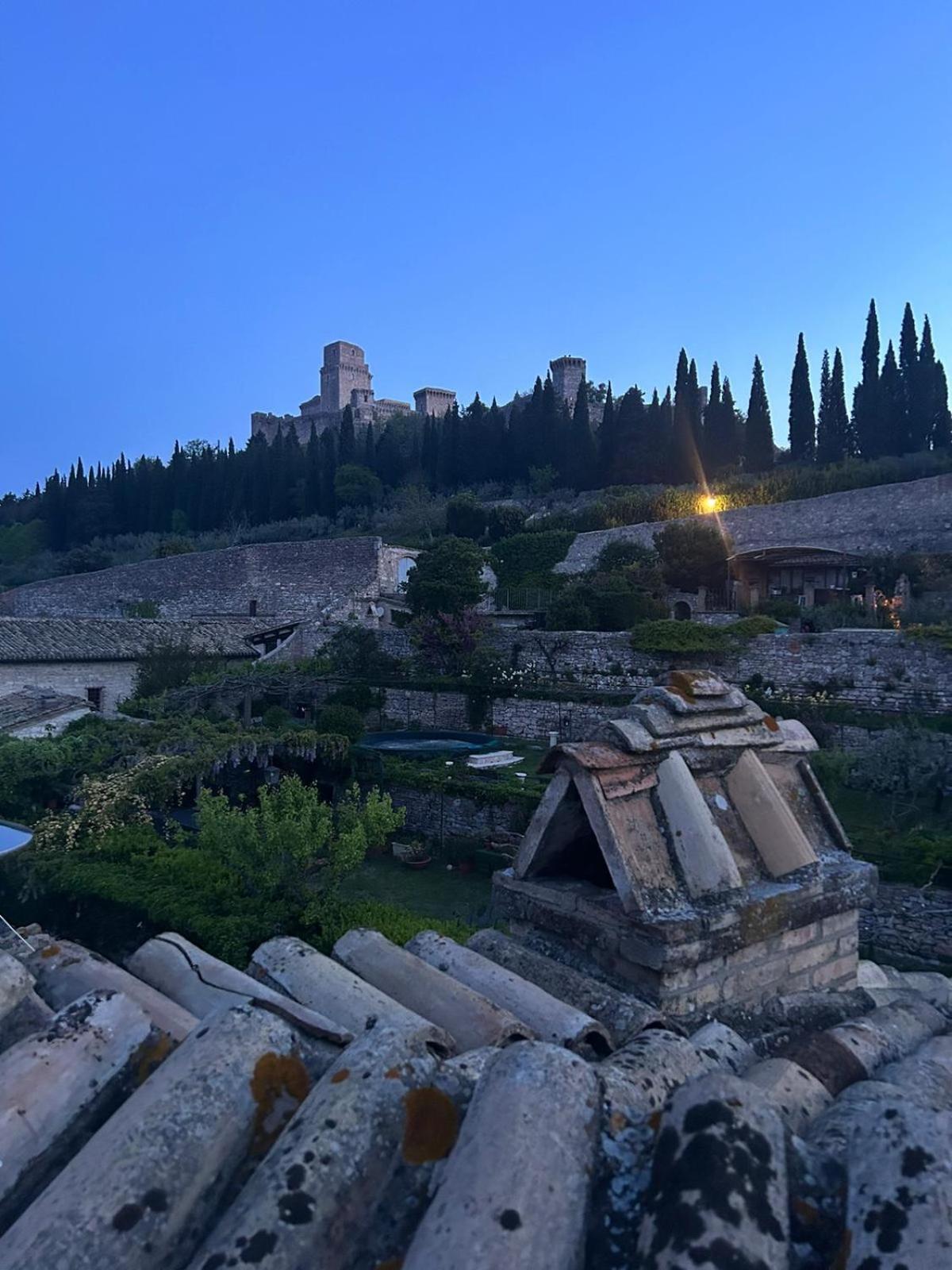 Monolocale L'Anfiteatro Romano Assisi Exterior photo